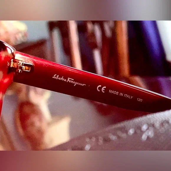 Salvatore Ferragamo Red/Black/Gold Tortoiseshell oversized Sunglasses - Picture 8 of 15